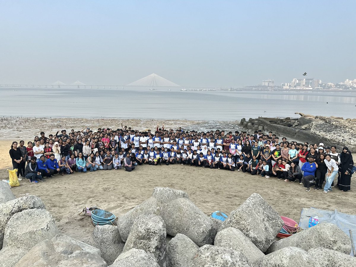 beachpleaseIND's tweet photo. WEEK 421: #DadarBeachCleanUp
500+ college volunteers showed up - not for attendance, not for selfies but for accountability.
Because the future isn’t waiting. It’s already cleaning up the mess!
@malharkaalambe @mybharatgov @_NSSIndia @SwachhBharatGov @MangroveForest https://t.co/D1Sy8k0KQG