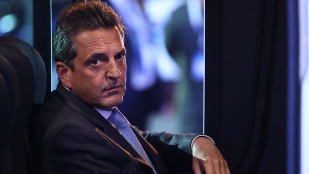 Ojo_Kritico's tweet image. BLINDADO: Todos se olvidaron que el ex super ministro, Sergio Massa, aparece mencionado en los chats de la secretaria de Alberto Fernández por un negocio con la Casa de la Moneda ¿En que quedó la causa? Dormida. Humo man quiere ser presidente en 2027