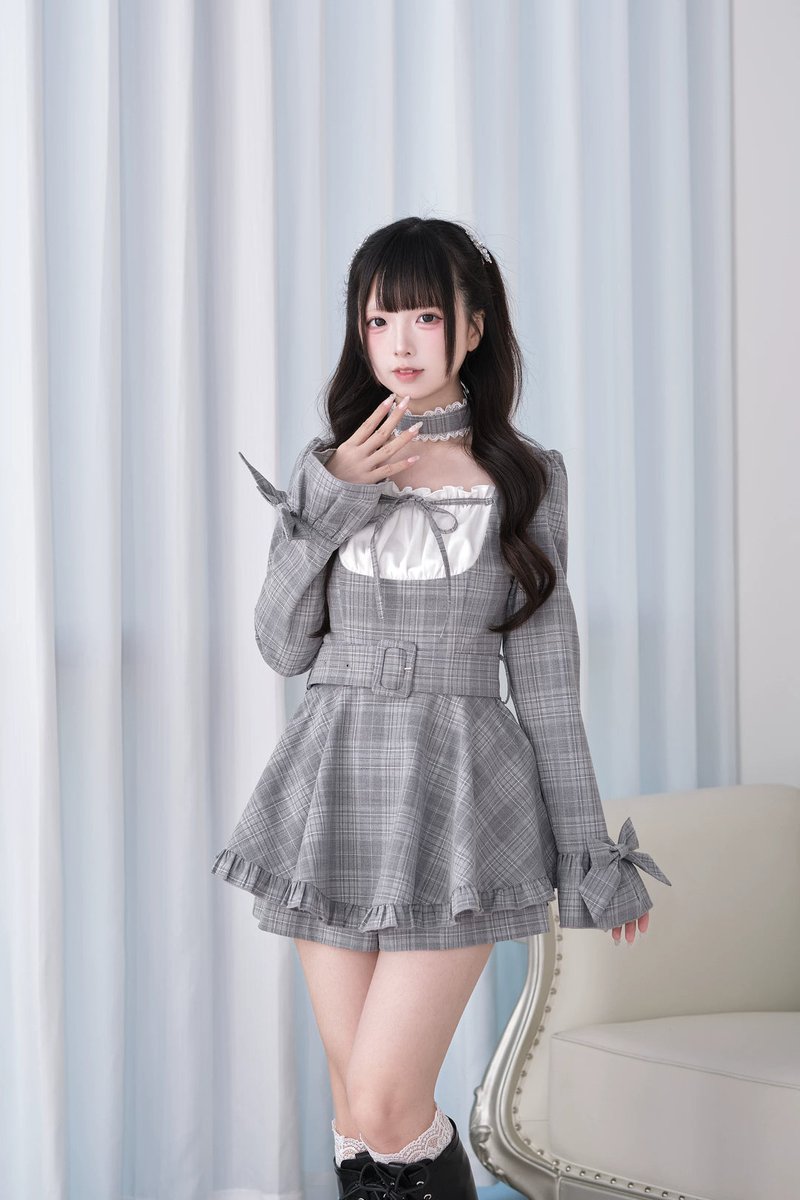 honeywardrobe07's tweet image. Window New Arrivals💥Jirai Kei Plaid Dress and Shorts Set Lace Trim Choker

The classic plaid Jirai Kei two-piece set with dress and shorts—stylish yet comfy for everyday wear!🎀✨

Purchase link: honeywardrobe.com/collections/20…

#JiraiKeiStyle #PlaidOutfit #Everydaylook #jfashion
