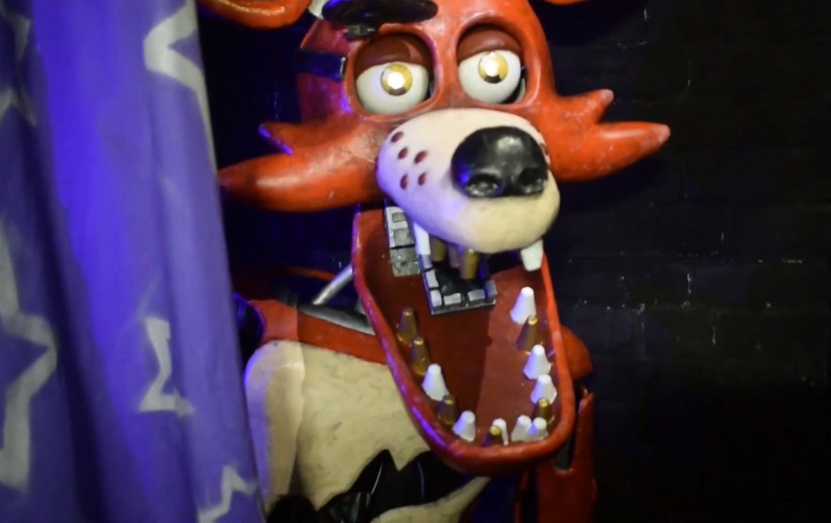 ▷◇◁ Vanessa (met Freddy Fazbear) tweet media