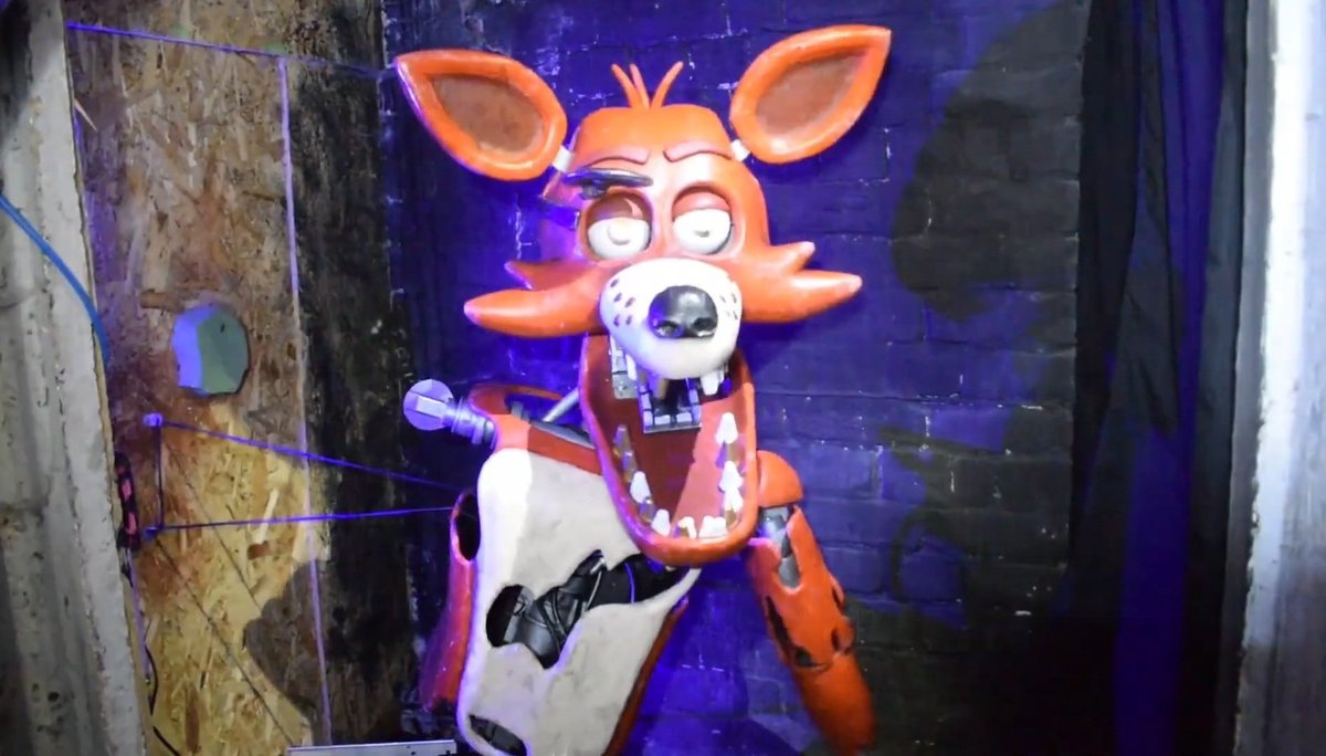 ▷◇◁ Vanessa (met Freddy Fazbear) tweet media