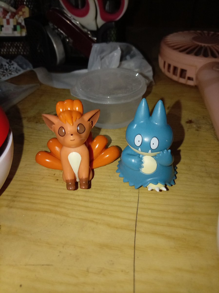 Derpy_Xenvi's tweet photo. Deadass went through drivethru in Jollibee and said happy meal when it's should be a kiddie meal, I feel embarrassed af https://t.co/i1hFNFswqO