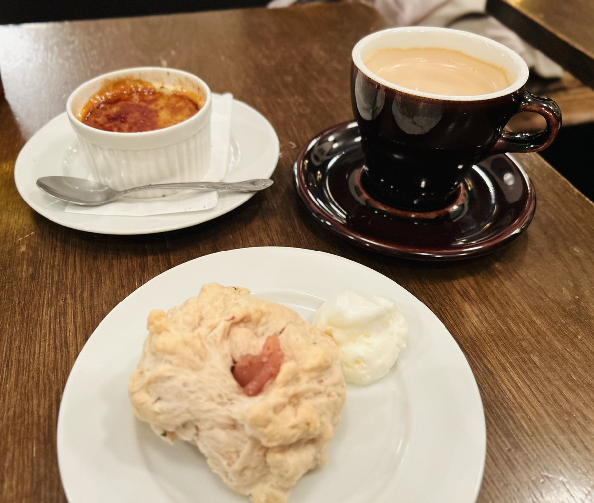 CafeRion's tweet photo. 杏奈ちゃんのライブ楽しすぎした！
フリーズしかしてなかった気がするw
糖分取って、夜の部も全力で楽しみます😊
 #鈴木杏奈_黒猫Live https://t.co/tfAAKcef8m