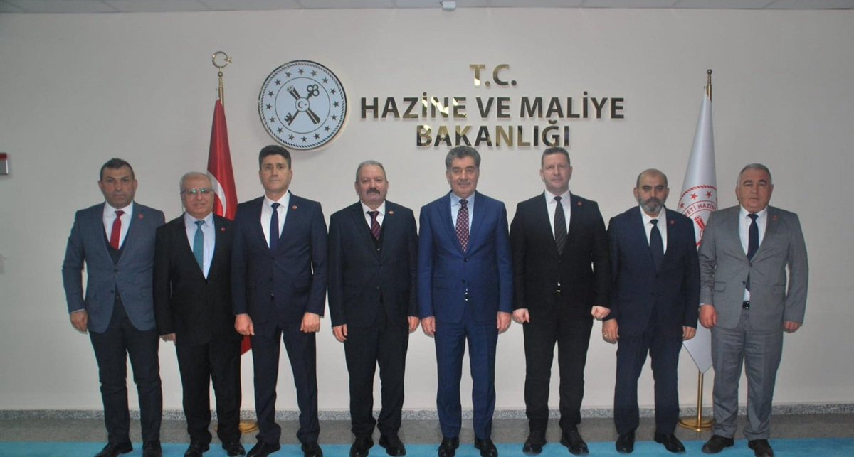 NE DİYEYİM NE YAZAYIM BİLEMEDİM...!
TEMAD Genel Başkan Sayın Cahit Koca gezi, tur, yemek programları ve  generallere plaket verme işlerinden arda kalan zamanını bir eyleme! Ayırdı!

20.000 bini aşkın Assubayın yaşadığı, bir genel merkez ile 5 şubeli Ankara’da Assubayların