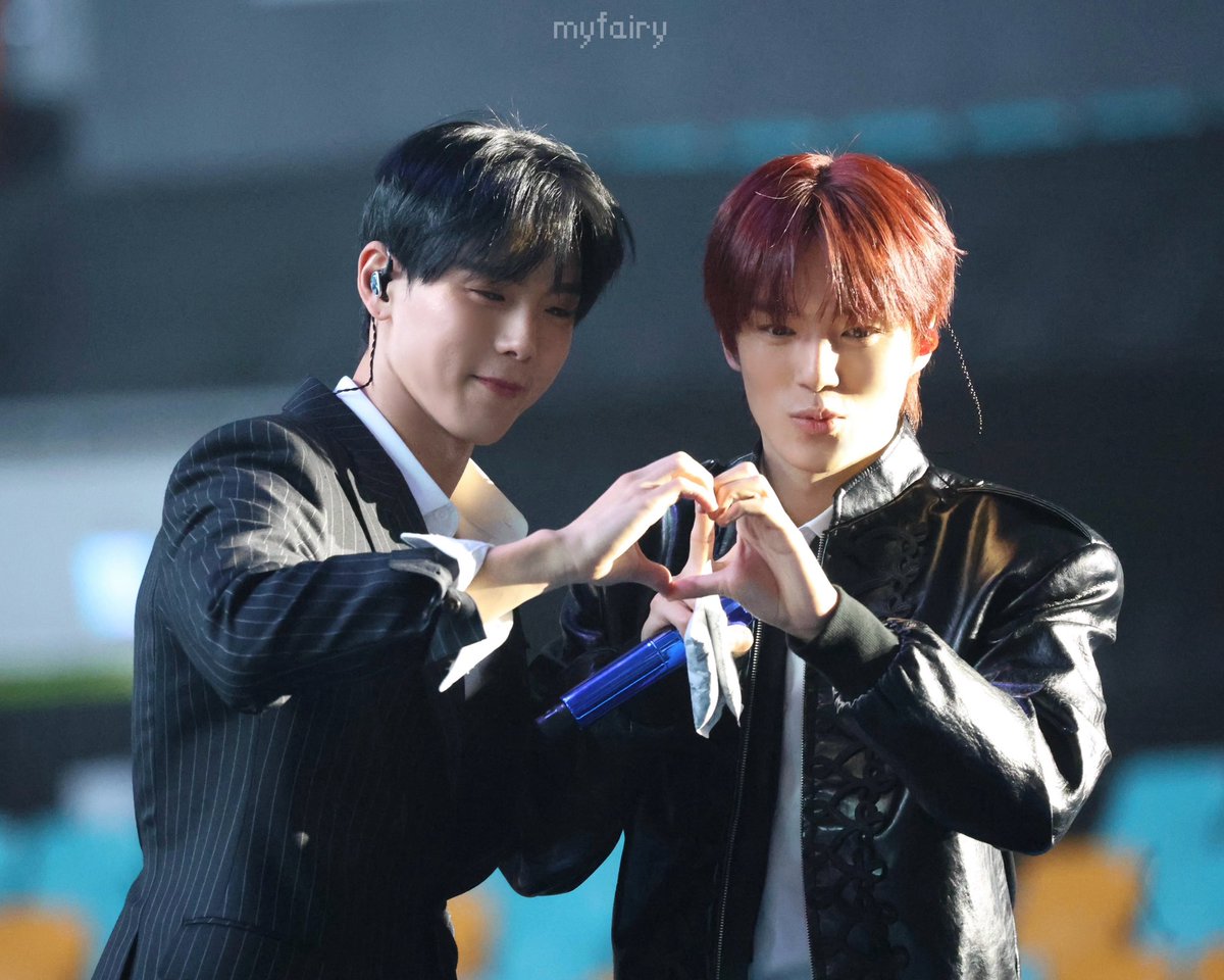 maybebe_07's tweet photo. 260201 THE X : NEXUS 사첵 #션뭉 #셔누 #민혁 #SHOWNU #MINHYUK #몬스타엑스 #MONSTAX 

션뭉 손하트 봐줄사람…💗🫶
아 너네 진챠 예뻐ㅠㅠ https://t.co/Q0tH0e5Y0v