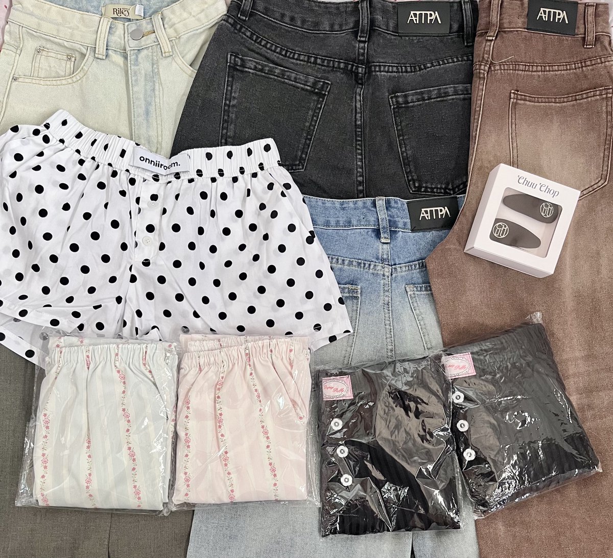 ♡  ส่งต่อเสื้อผ้า มีเยอะกว่าในรูปค้าบ🍧 𓈒 
💬 ลงวันนี้ 11/02˖ ･ 20:30 น.

𓈒 * ﹆ รี+ปัก+ฟอล ลด 5 ค่าส่ง 40฿🎀

#โล๊ะตู้เสื้อผ้า #ส่งต่อเสื้อผ้า #ส่งต่อเสื้อผ้ามือสอง #เสื้อผ้ามือหนึ่ง #ส่งต่อราคาถูก #ส่งต่อstylist #stylist #ส่งต่อcintage #cintage #vghbkk #bemingbkk