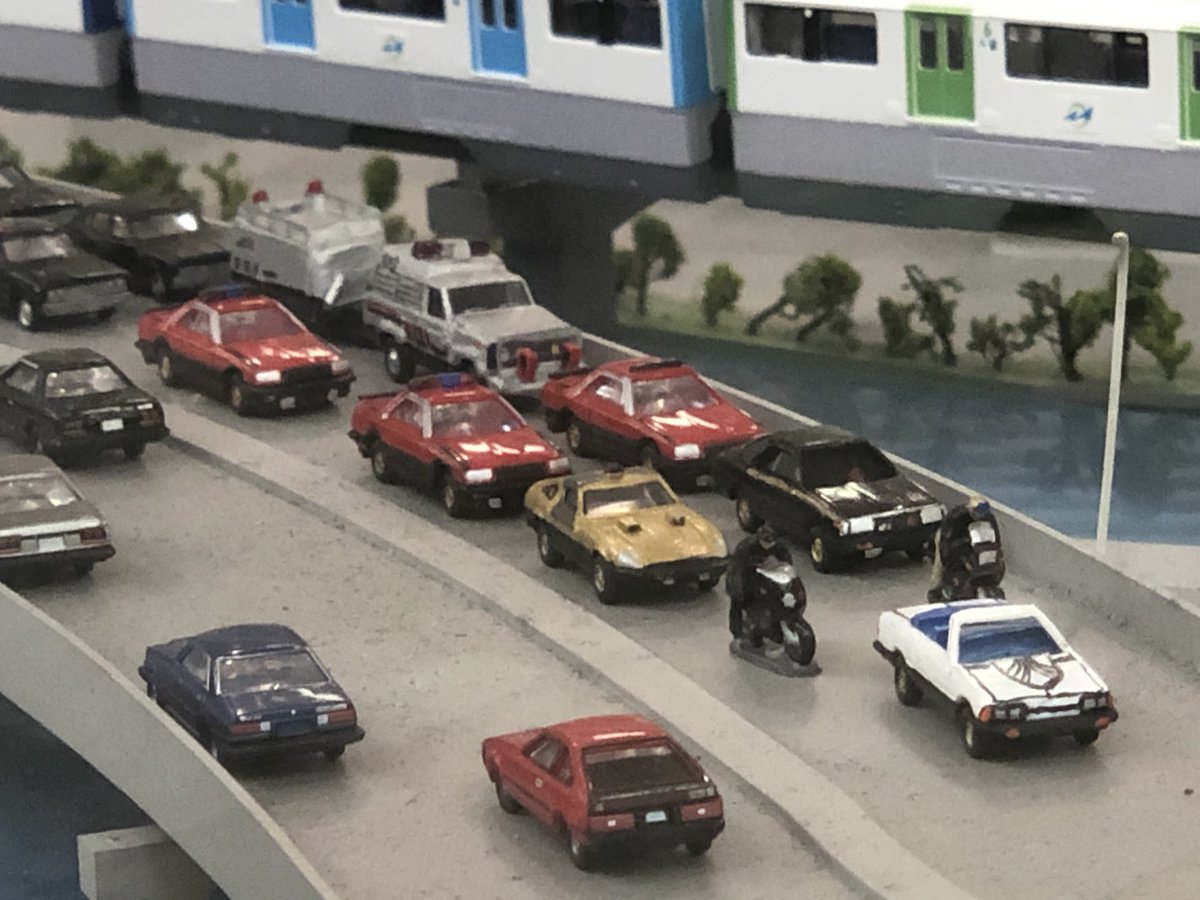 自宅で模型いじりしてたら、何やら外からワンダフルガイズが👂そう言え