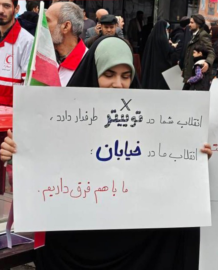 Mosolchi's tweet image. اگه رهبر حرومزادت ما رو قتل عام نکنه
خیابان هم مال ما میشه جنده خانوم !!!
#جاویدشاه