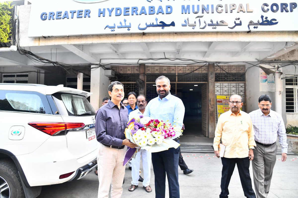 jsuryareddy's tweet image. Senior IAS officer and Special Chief Secretary (MA&amp;amp;UD) Jayesh Ranjan (@jayesh_ranjan) assumed charge as Special Officer to oversee and coordinate the functioning of 3 Municipal Corporations #GHMC, #CMC and #MMC in the respective offices in #Hyderabad .

He assumed charge at the