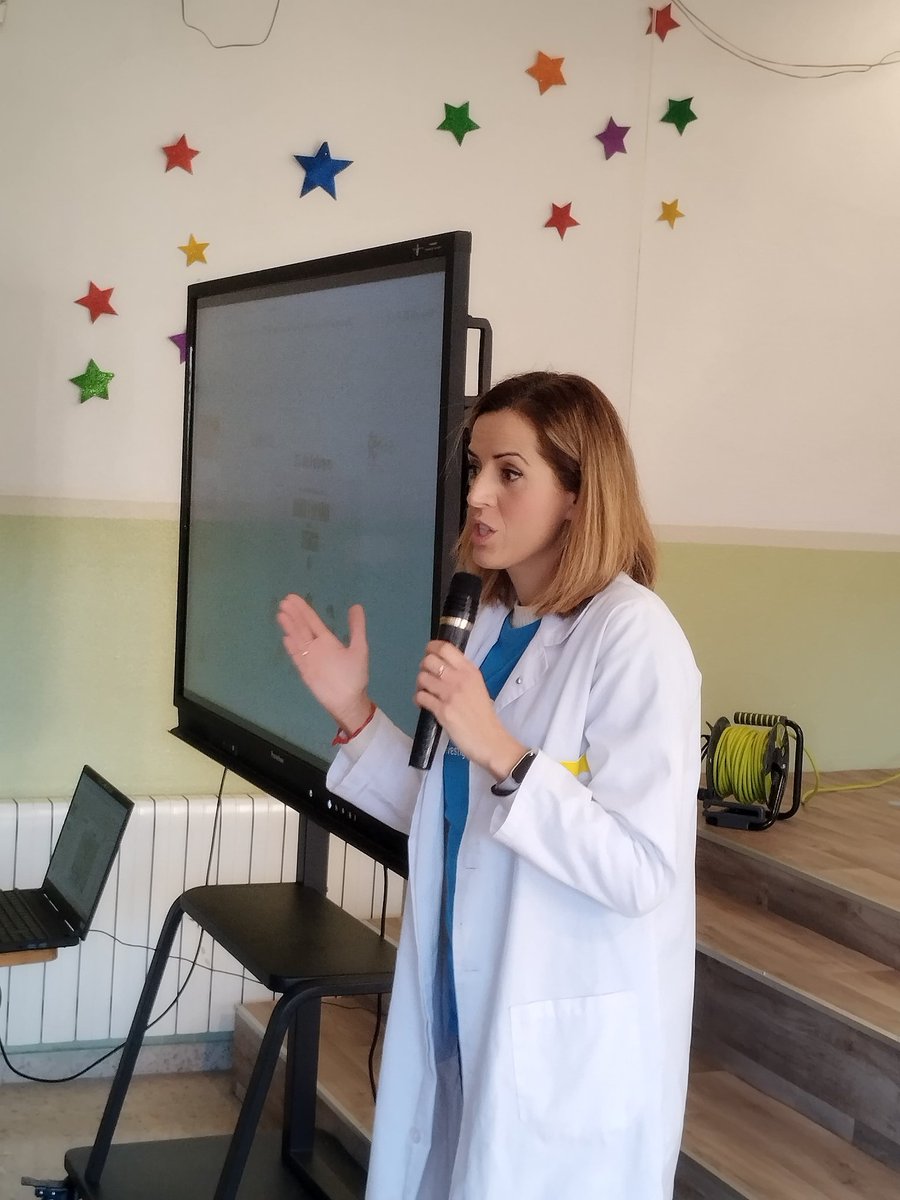 Ireneimmlgi's tweet photo. Con @ASEICAnews, he acercado la ciencia al cole @CeipTornel, donde han conocido el trabajo de una científica, hemos hecho experimentos, y teatro para simular cómo funciona el sistema inmune, las células "malas" y nuestros avances para combatirlas. #Diadelamujerylaniñaenlaciencia https://t.co/7S3QToie1g