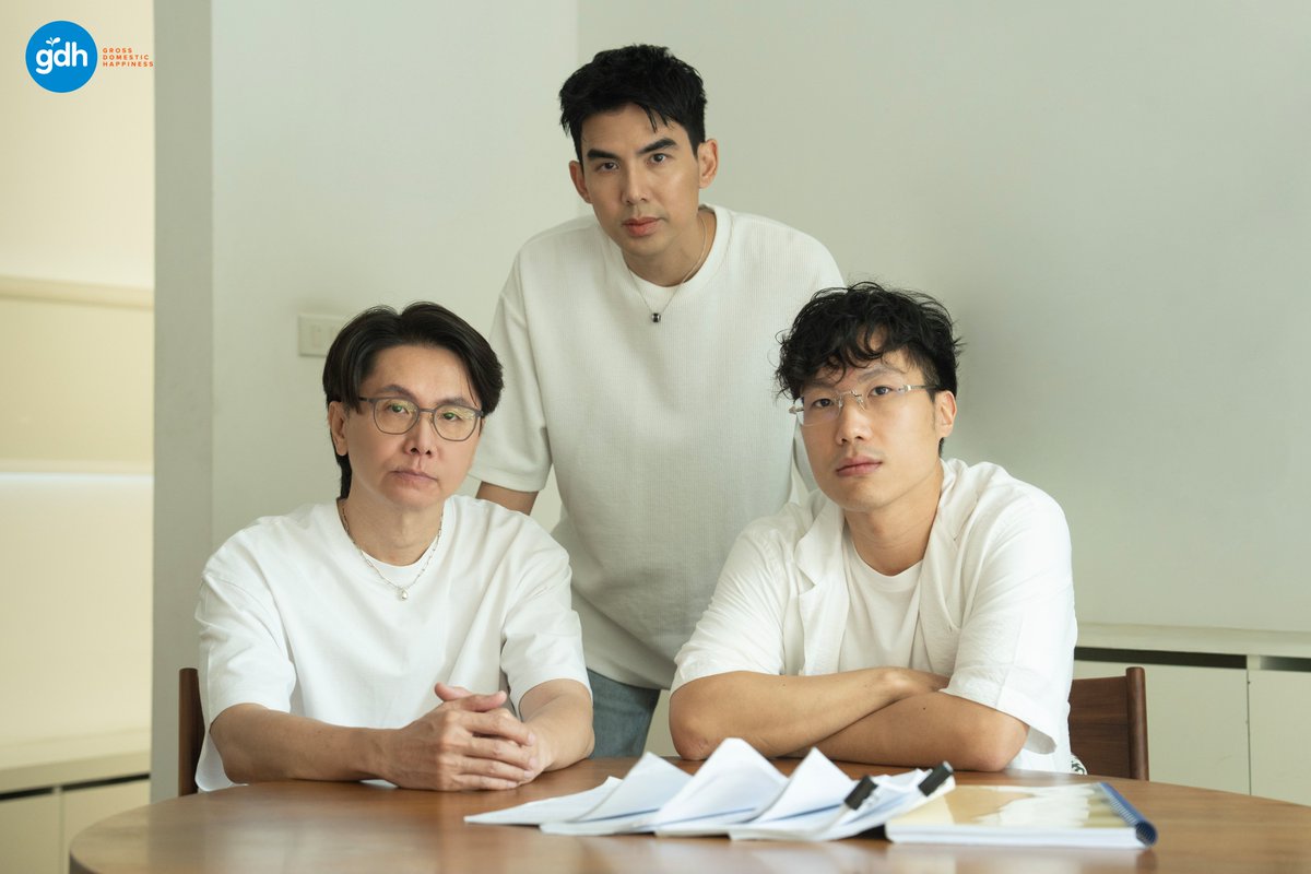 gdh559's tweet image. ใครคือทายาทคนต่อไป?
เตรียมพบกับความสยองครั้งใหม่
ไปกับ ‘INHERIT’ (Working Title) ปลายปีนี้

เปิดกล้องอย่างเป็นทางการแล้ว สำหรับ “INHERIT” (working title) ภาพยนตร์ดัดแปลงจากบทประพันธ์สุดคลาสสิก ‘ทายาทอสูร’
จากความร่วมมือของ GDH และ TOFU FILMS

รับหน้าที่โปรดิวซ์และกำกับโดย…