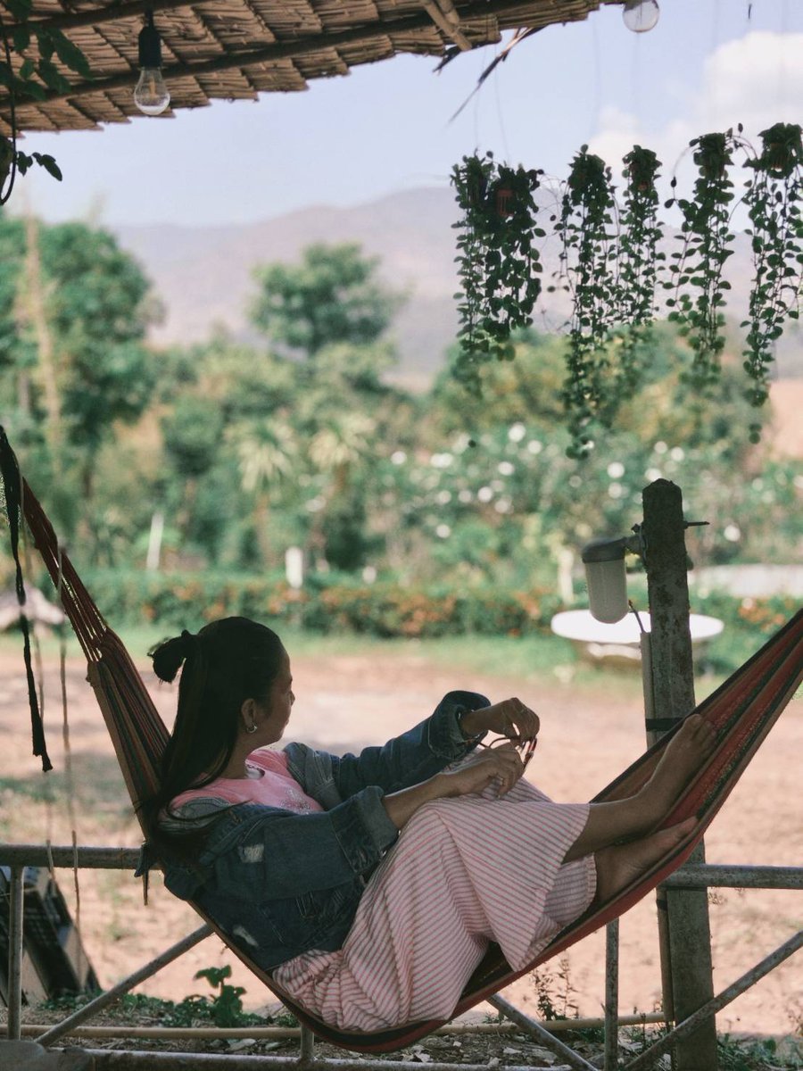 สายลมพัดโบก กระต๊อบโยกปลิวไสว ลำธารยาวไกล ผ่อนคลายสไตล์เรา 🤩