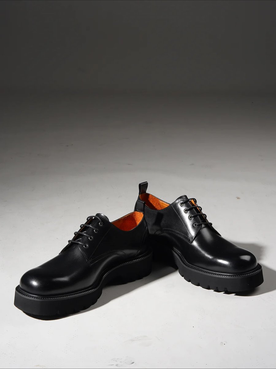 If you definitely love dripping, then you'd go for the quality shoes or footwears that speaks elegance before you enter. 

Price: ₦35,000. 

Available in different sizes and colours. 

Size 45+ attracts extra charges. 

Location: University of Ibadan.