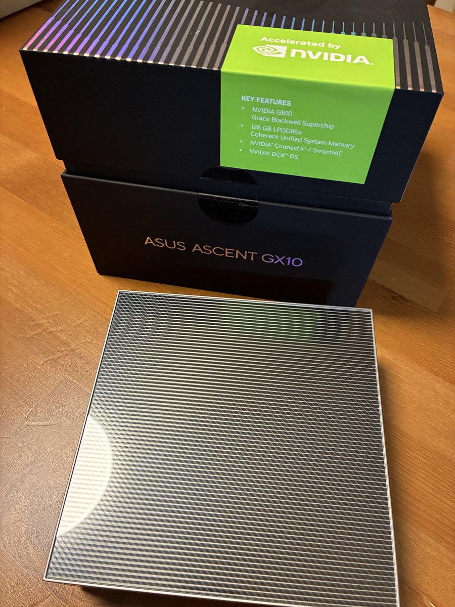 ASUS Ascent GX10 (DGX SparkのOEM)買っちゃった…