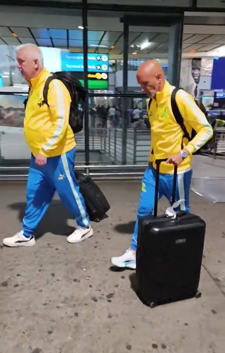 Ray_MminaTau's tweet photo. No amount of leaked haram tactics will distract us from the poor coaching that is happening at Mamelodi Sundowns FC.
@BergMasandawana, You are destroying our team.
@Masandawana , YOU DON'T HAVE A COACH!
#CardosoOut
#BergOut. https://t.co/fdHSQaDhmB
