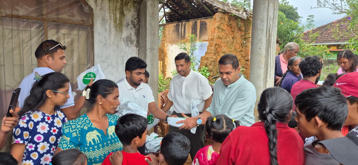 Ruwan_official's tweet photo. UNP Deputy Leader Ruwan Wijewardene participated in Badulla in a book donation program organized by United National Party Deputy General Secretary Harin Fernando, National Youth Front Chairman Pasindu Gunerathne and the youth team. https://t.co/yrzee6dkXi