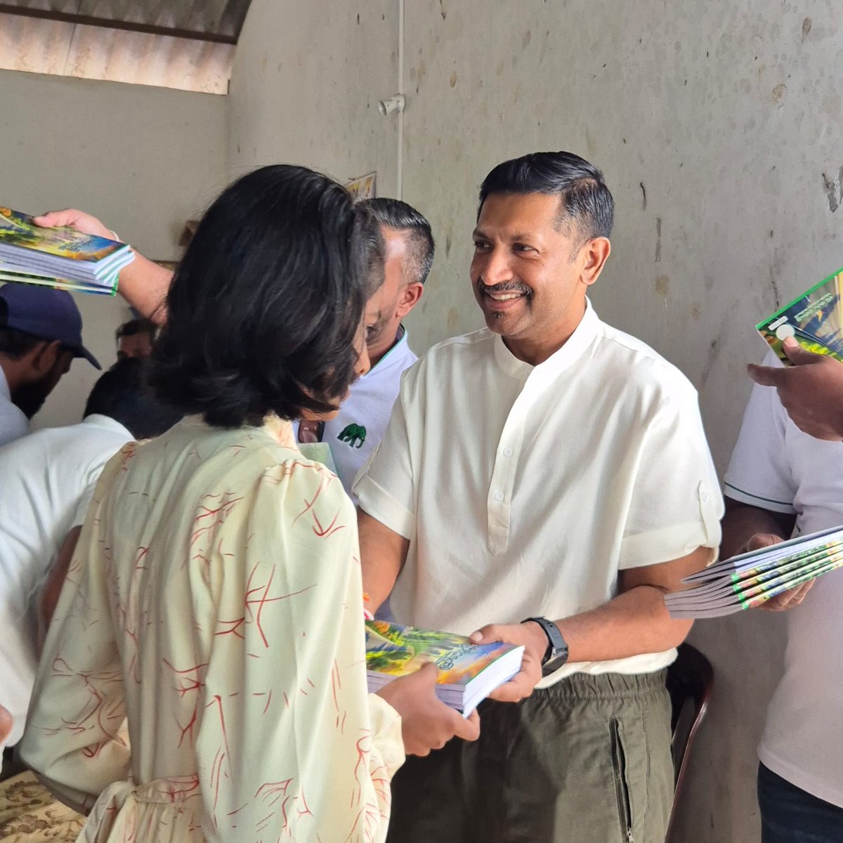 UNP Deputy Leader Ruwan Wijewardene participated in Badulla in a book donation program organized by United National Party Deputy General Secretary Harin Fernando, National Youth Front Chairman Pasindu Gunerathne and the youth team.