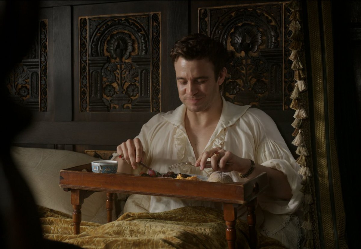 benophiedara's tweet image. 베네딕트 자기는 그냥 소박상에 간단식사 차려먹고 
소피한테는 진수성찬 한가득 차려준게 뭔가 마음좋음