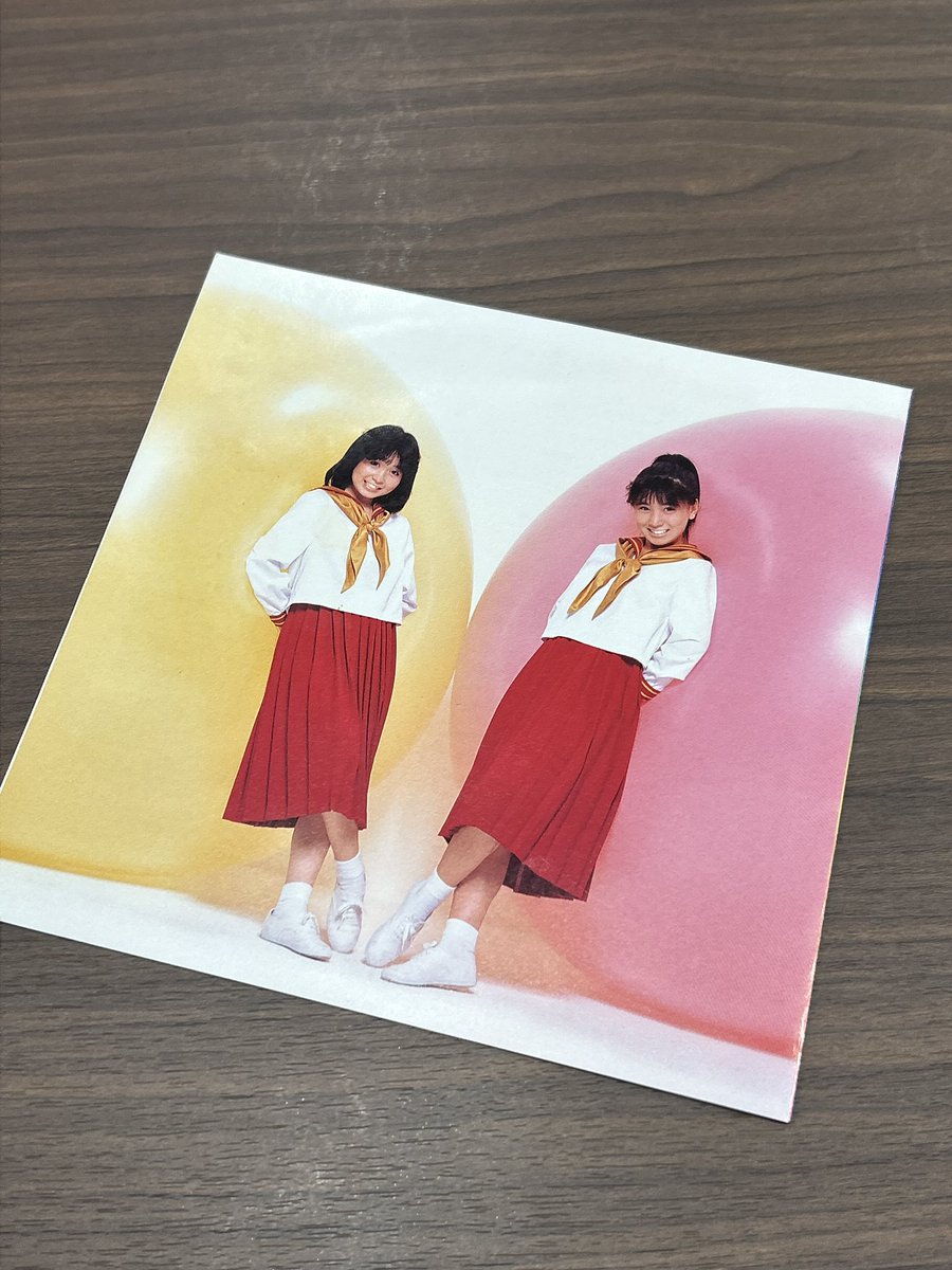 knrt31300's tweet photo. 『うしろゆびさされ組』のデビューシングルで1985年10月5日発売された『ハイスクール！奇面組』！こちらと漫画コミックスと併せてお店に完備してますのでご来店お待ちしてます！#ハイスクール奇面組 #昭和歌謡曲 #昭和レトロ #レコード #マンガカフェ #ロックbar #昭和アイドル https://t.co/9WvicjNVfg