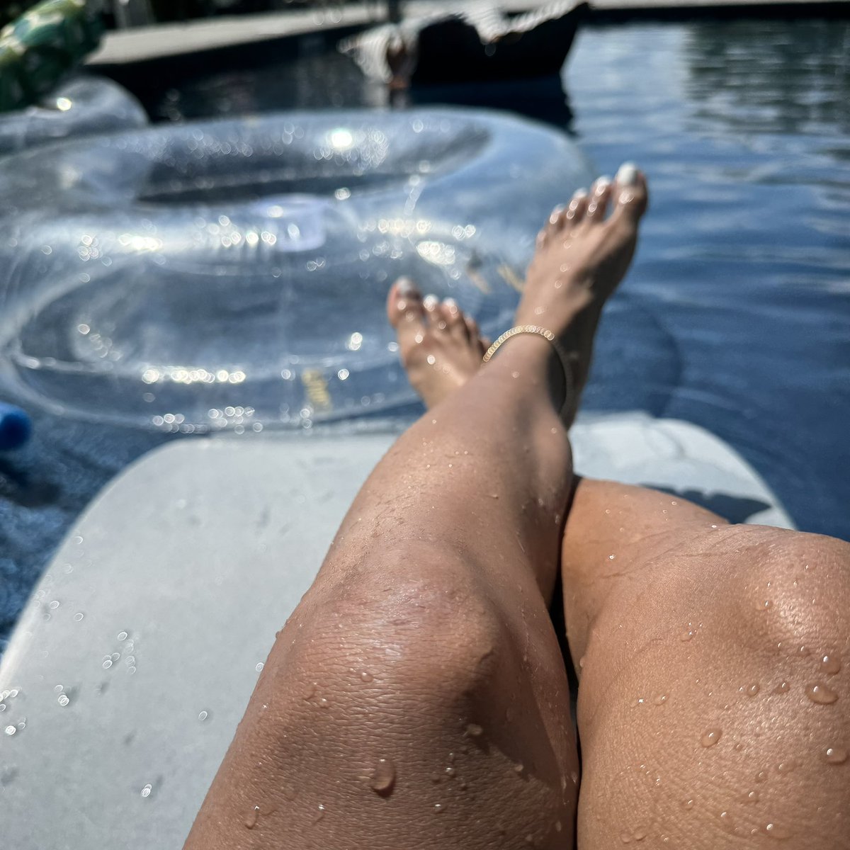 luvmefeet tweet picture