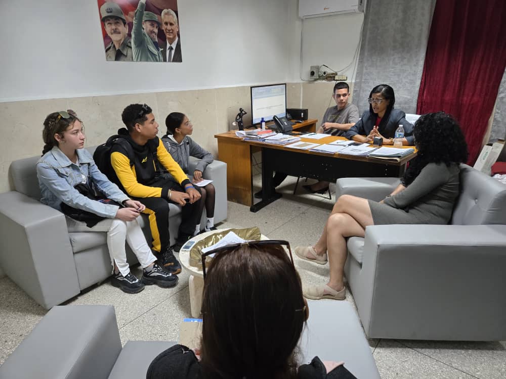 👩‍💻📒🧾El #HospitalGuevara recibió un grupo de estudiantes de Técnico Medio de Contabilidad para desarrollar las prácticas pre profesionales en la institución. Éxitos #CubaVencerá #CubaEstáFirme <a href="/MINSAPCuba/">Ministerio de Salud Pública de Cuba</a> <a href="/LorenzoOsbel/">Osbel Lorenzo</a> <a href="/DtorDgsTunas/">Director General de Salud Las Tunas</a> <a href="/DirGestionTunas/">Directora de Gestión Sanitaria DGS Las Tunas</a> <a href="/marianela7772/">Marianela</a> <a href="/YonersisA/">Yonersis Albares</a>