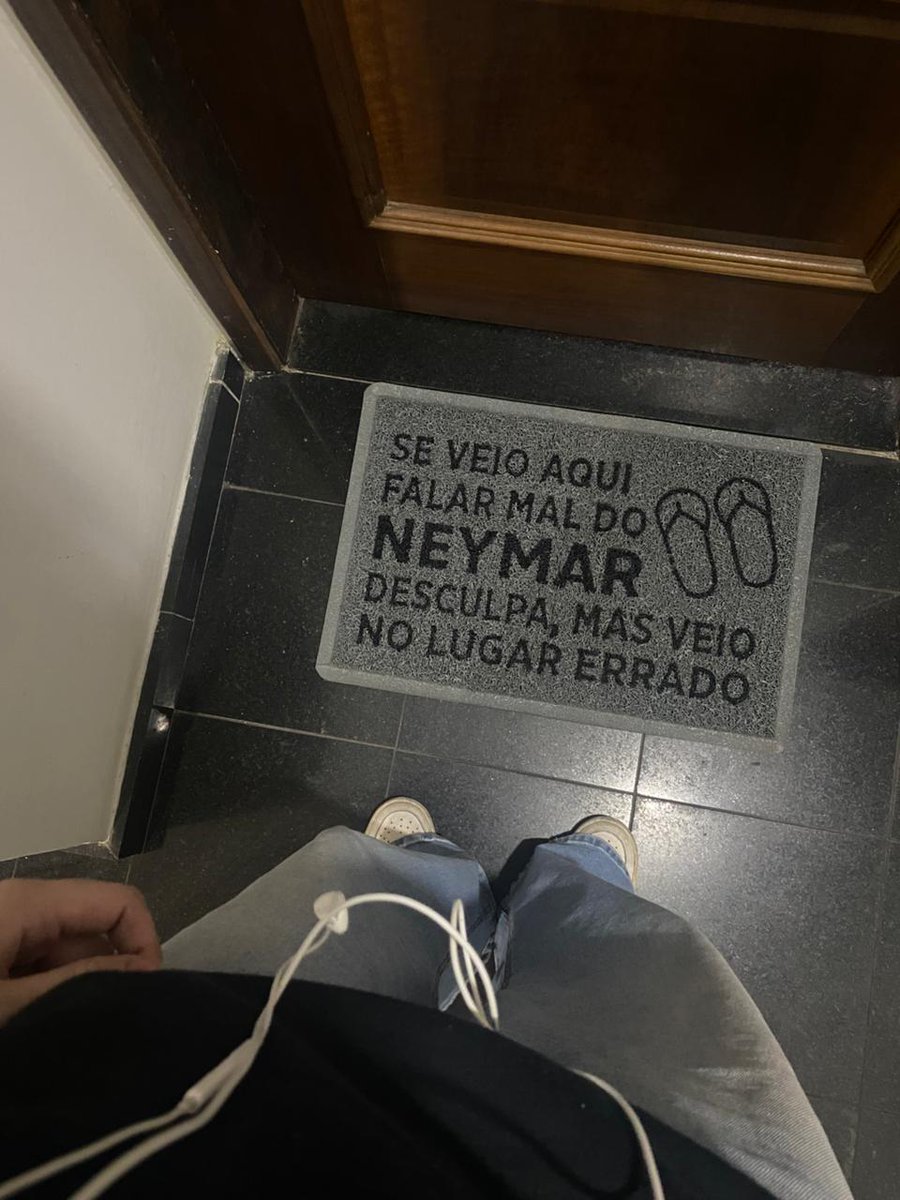 cheguei em casa e do nada.....