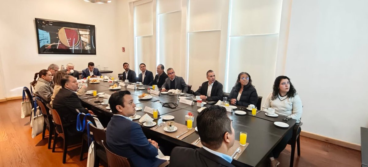 El Ing. David Solís Nogués, Comisionado del Sector Energético de la CMIC, participó en la Sesión del Consejo Consultivo de la Agencia de Energía Querétaro, refrendando el compromiso de la #CMICQuerétaro con el fortalecimiento del sector energético y el desarrollo del estado.