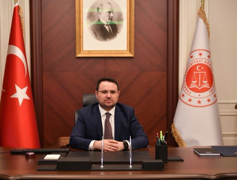 ozmen_tr's tweet photo. 1- Türkiye’de pek çok vatandaşımız yargıda adalet bulamadığını düşünüyor; haksız yere ceza alan, cezaevinde mağdur olduğunu söyleyen birçok insan var. Adalet, toplumun vicdanıdır. ++ https://t.co/xGAkn5tIcb