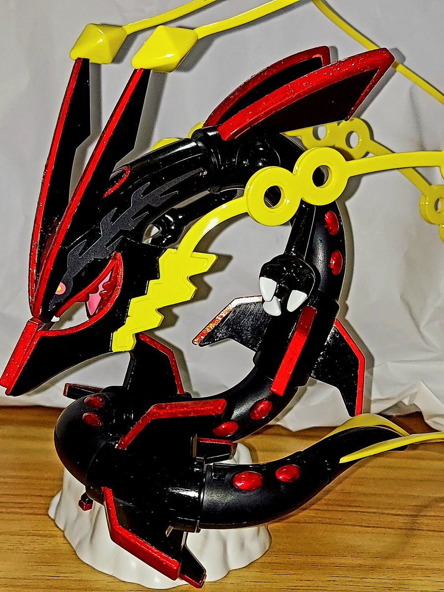 久しぶりに作成しました。ポケプラメガレックウザの色違いです。 まず