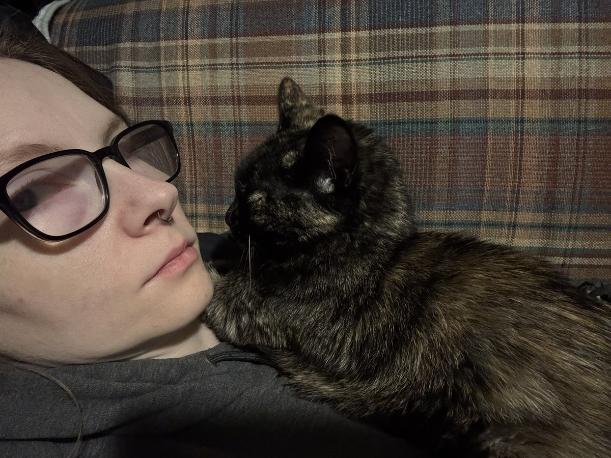 cowsofoblivion's tweet photo. How it started vs how it’s going(she thinks faces are delicious) https://t.co/sPP4ZEbbLg