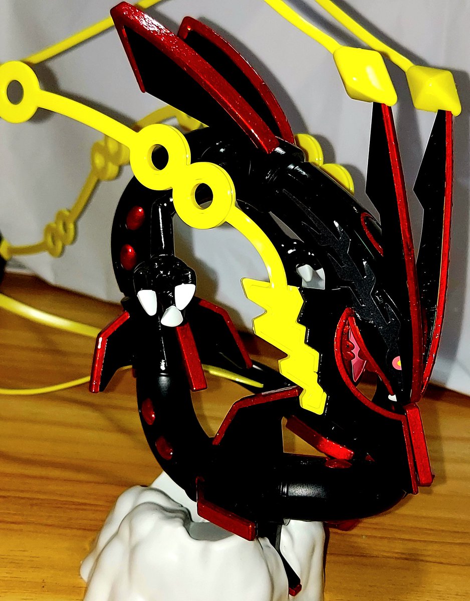 久しぶりに作成しました。ポケプラメガレックウザの色違いです。 まず