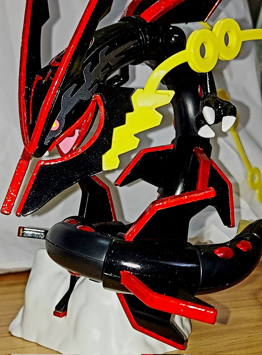 久しぶりに作成しました。ポケプラメガレックウザの色違いです。 まず