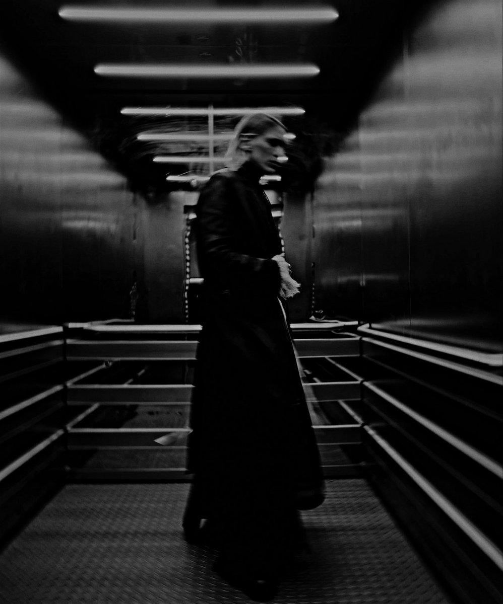 ⠀⠀

𝐓𝐇𝐄 𝐆𝐀𝐑𝐃𝐄𝐍𝐄𝐑 𝐈𝐍 𝐓𝐇𝐄 𝐃𝐀𝐑𝐊

𝐈 — tumblr.com/cruorsanctum/8…