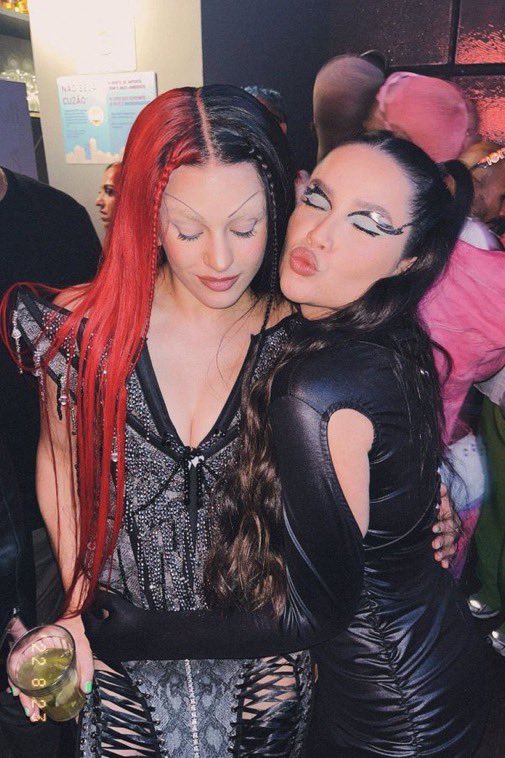 <a href="/malibulox/">vini.</a> agora espero que você consiga ir no show da rosalia vini, quem sabe não fazemos uma vaquinha pra você conseguir o ingresso 😍