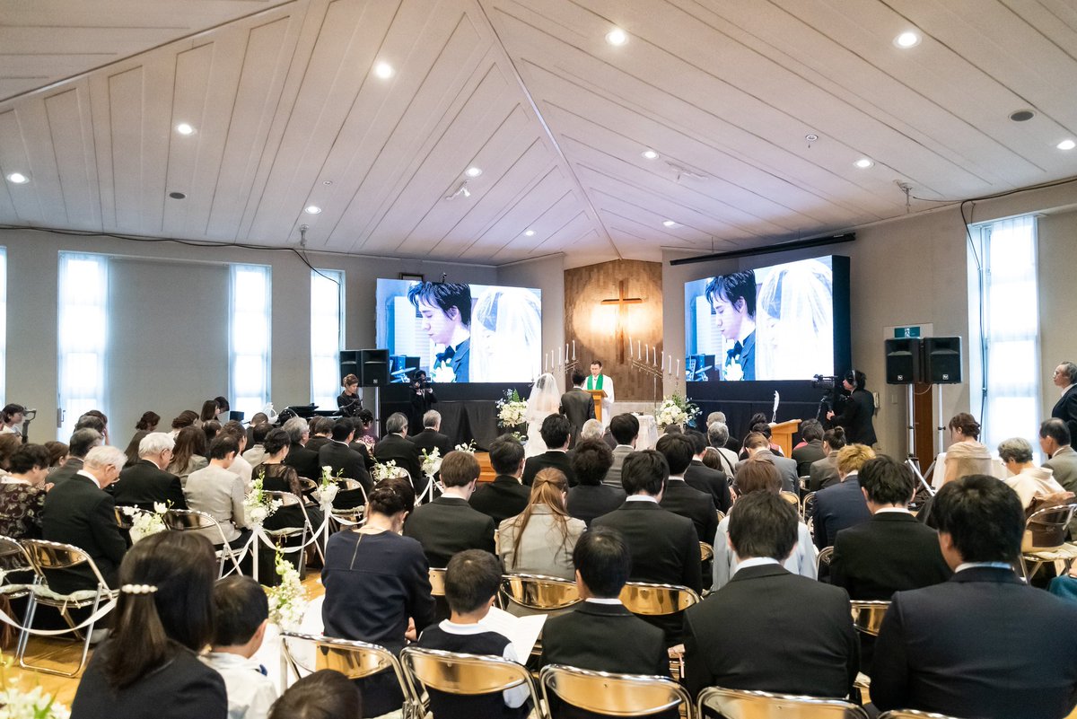 cnfize's tweet image. 祝・結婚8年目突入！
「結婚式に自前のLEDビジョンを持ち込んで中継まで回した変態」といえば私です。
#leddisplay #wedding #結婚記念日 #LEDビジョンヲタ