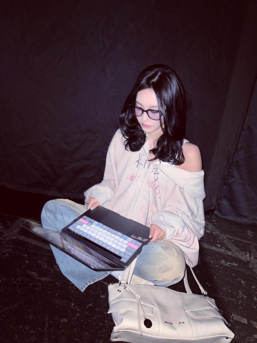 damn gorgeous 😮‍💨