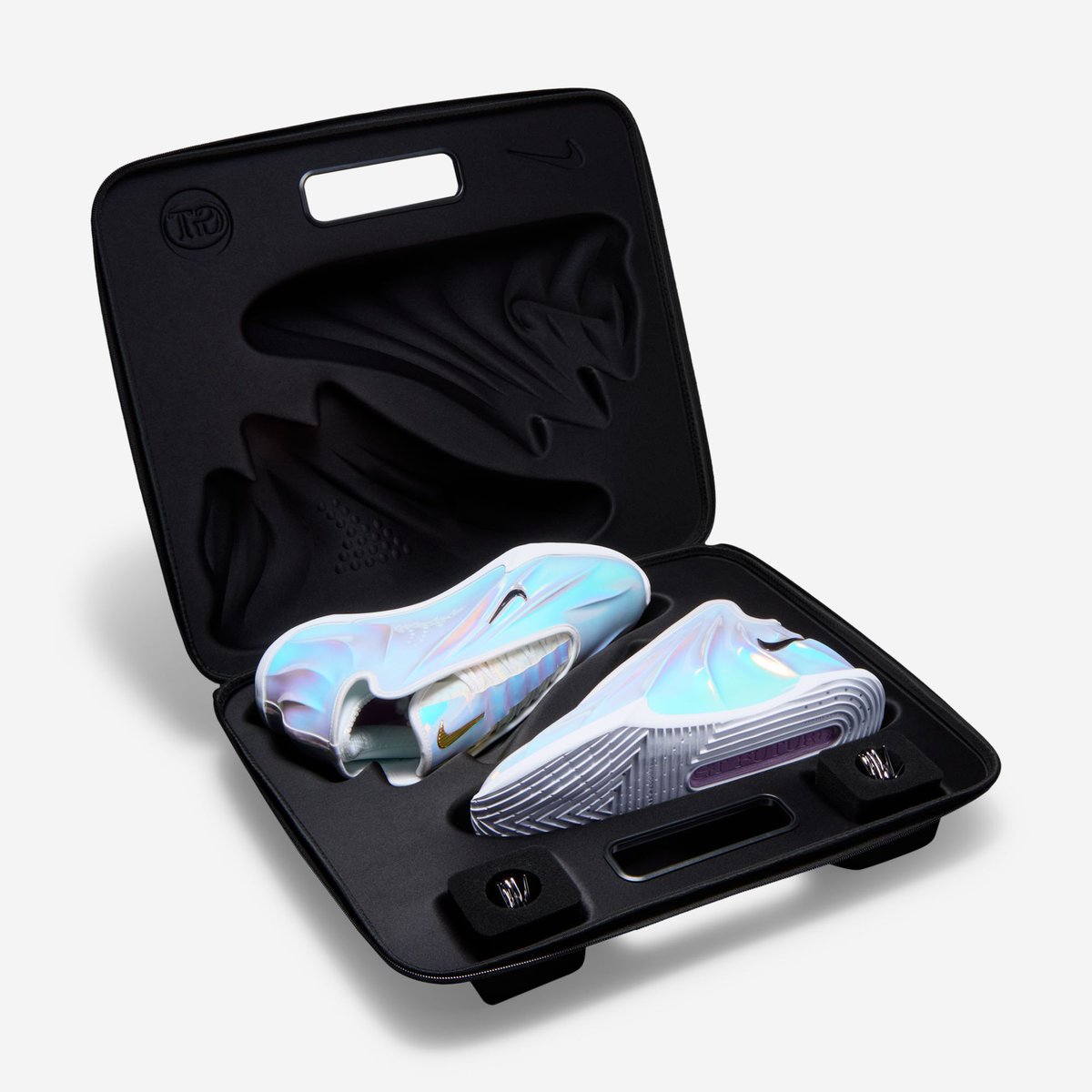 SneakerAlert tweet media