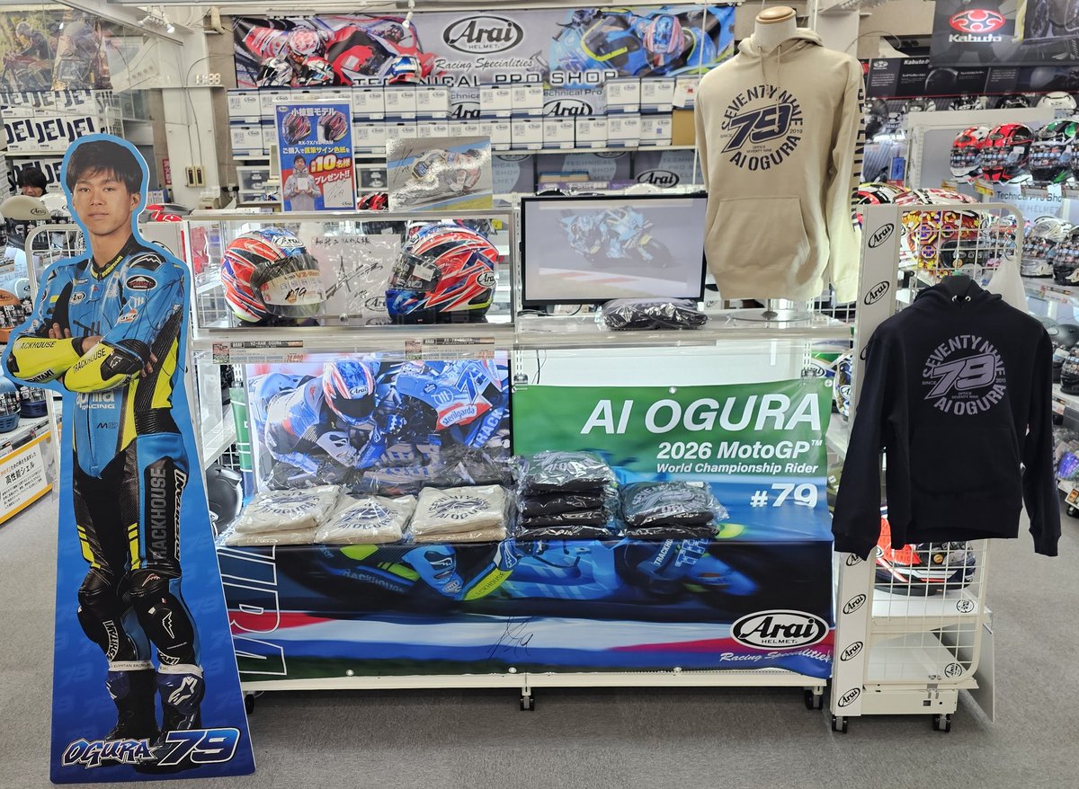 小椋藍選手の特設コーナー。パーカーが売れまくっておりまして 