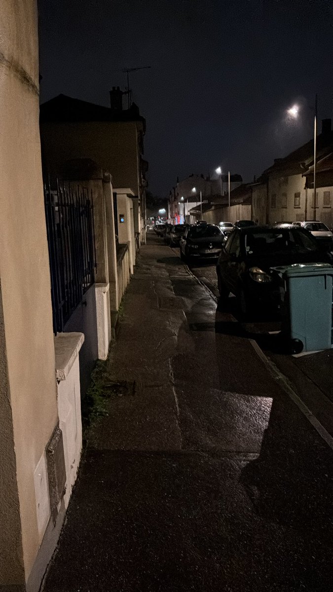 mon midlaner en random draft habite a nancy donc jv lui serrer la main pcq on a win voila