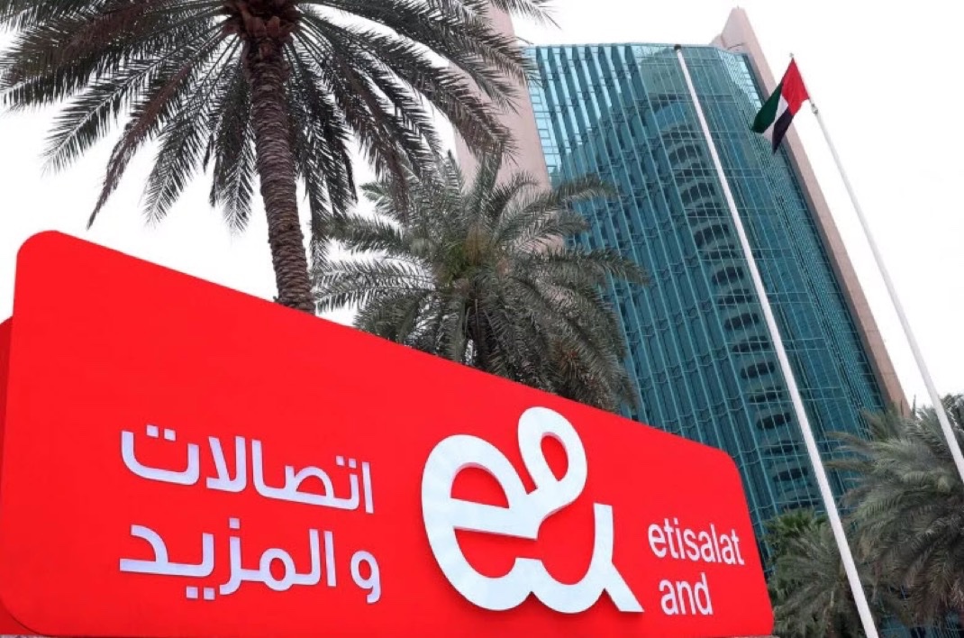 من أضخم كابل بحري في العالم 🌍
إلى واحدة من أقوى شبكات الإنترنت عالميًا

بتفعيل كابل 2Africa عبر e&amp;
الإمارات 🇦🇪 تعزّز موقعها ضمن المراكز الأولى عالميًا
في سرعة الإنترنت، جاهزية البنية الرقمية، ومرونة تدفّق البيانات

إنترنت أسرع
انقطاعات أقل
دعم أقوى للسحابة والذكاء الاصطناعي