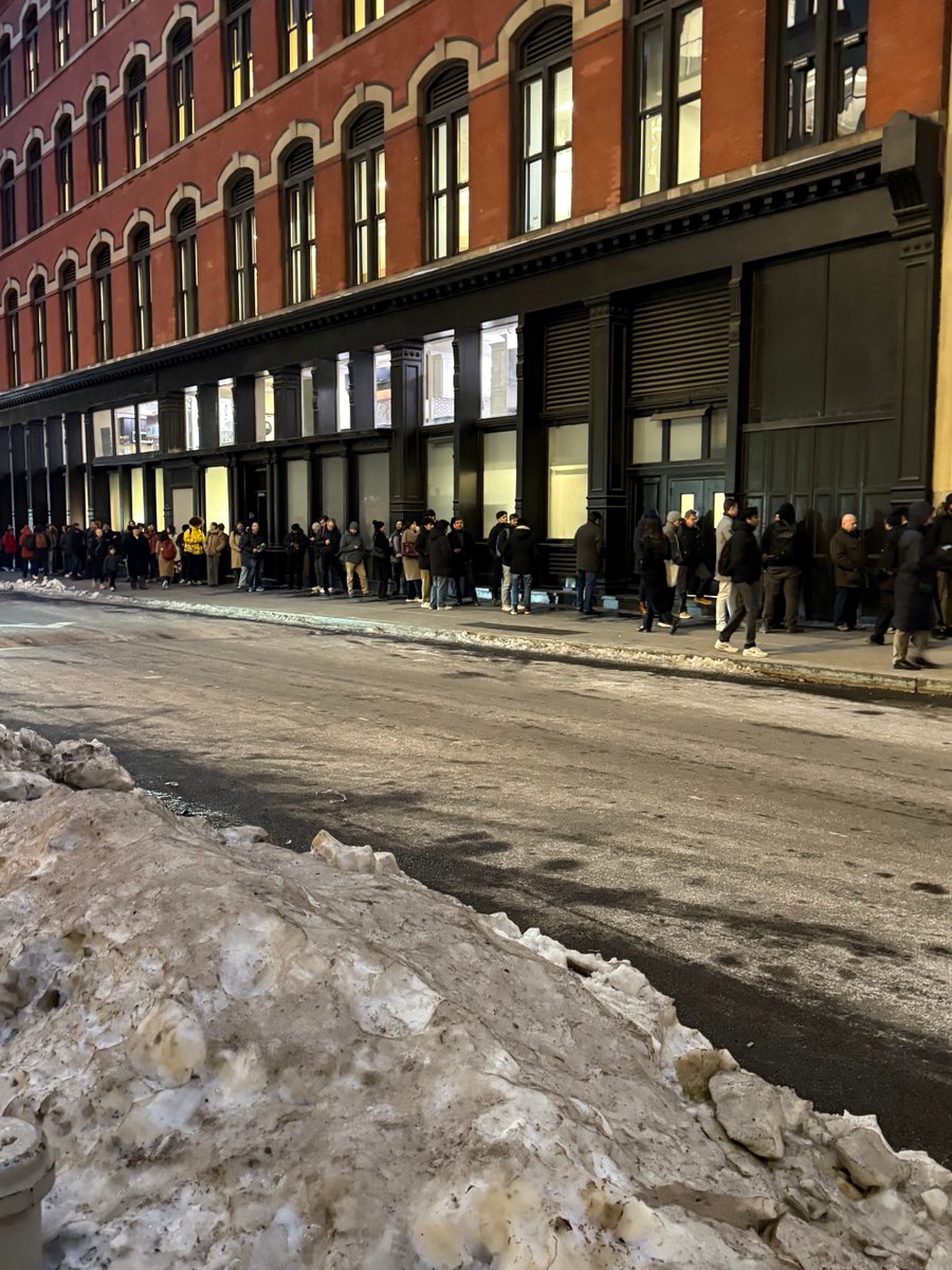 ralfhirt's tweet photo. 120th #datadrivennyc hotter than cold outside, putting #ai at the forefront with the first one billion $ one person company in the making … thanks for hosting @mattturck @FirstMarkCap #valuecreation #nytech https://t.co/A78sKSBhHe