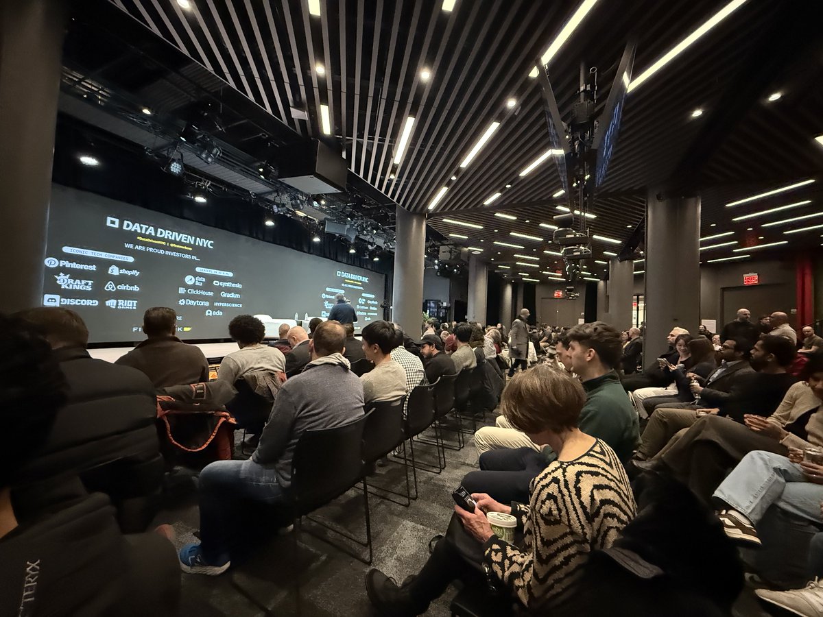 ralfhirt's tweet photo. 120th #datadrivennyc hotter than cold outside, putting #ai at the forefront with the first one billion $ one person company in the making … thanks for hosting @mattturck @FirstMarkCap #valuecreation #nytech https://t.co/A78sKSBhHe