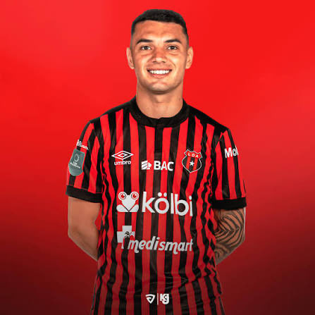 Si estuviera en la rueda prensa le preguntaría a Machillo sería: si se tiene a este jugador que conoce esta cancha porque no usarlo y más si el sábado tampoco jugó?