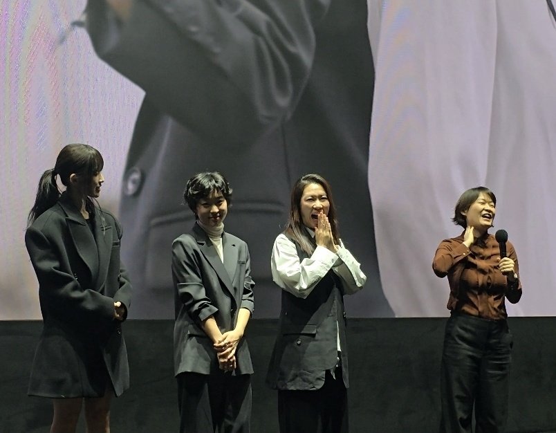#영화추천 #매드댄스오피스 "맞고 틀린 건 없어. 네가 하고싶은대로해" 라는 대사가 마음을 울리는 영화 <매드댄스오피스> 3월 4일 개봉예정인 매드댄...