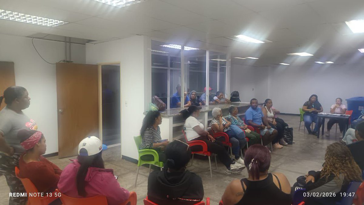 robert_asm's tweet photo. Como pueblos leales nos encontramos para discutir sobre la situación del país, donde hemos sido vil mente bombardeados y exigimos la liberación del Presidente Nicolás Maduro y la primera Dama Cilia Flores 🇻🇪🇻🇪

#FreeMaduro #FreeCilia #LosQueremosDeVuelta https://t.co/zmUaNLu05g