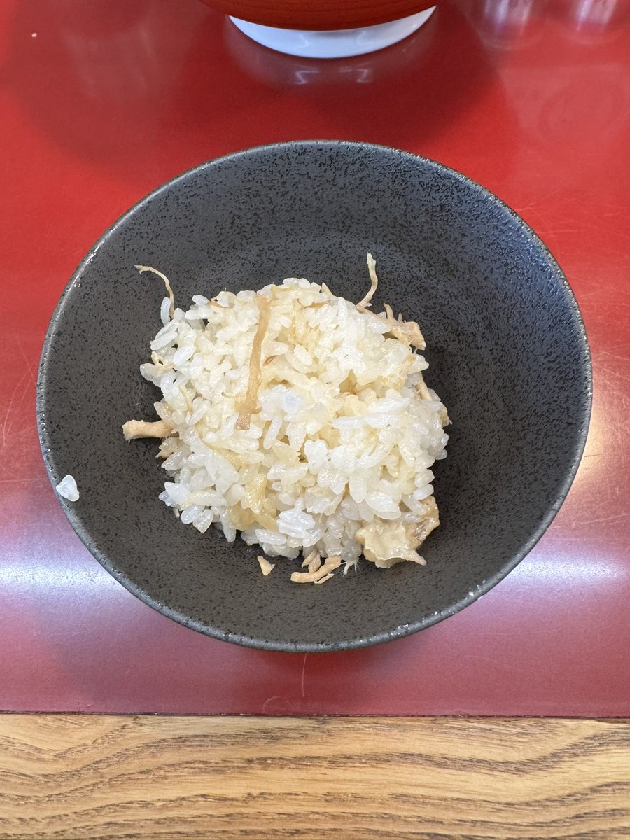 takewana's tweet photo. ジラフさん🦒
〜限定〜
【味噌汁だくまぜそば】
【追い飯】

今年最初の味噌だくの日🍜
みんな大好き味噌だくは2026年も美味い😋
〆のご飯ドボンで一滴も残さず完食！もっと食べたいと思える美味さ♪
ごちそうさまでした😋

一緒に並んでくれた皆さん、楽しい時間をありがとう😆 https://t.co/ro8PNrDPhL