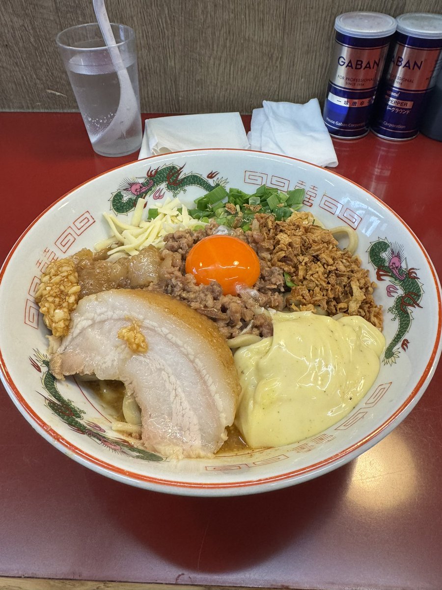 takewana's tweet photo. ジラフさん🦒
〜限定〜
【味噌汁だくまぜそば】
【追い飯】

今年最初の味噌だくの日🍜
みんな大好き味噌だくは2026年も美味い😋
〆のご飯ドボンで一滴も残さず完食！もっと食べたいと思える美味さ♪
ごちそうさまでした😋

一緒に並んでくれた皆さん、楽しい時間をありがとう😆 https://t.co/ro8PNrDPhL