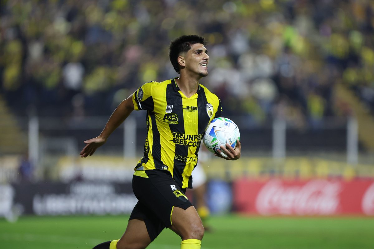 RodrigoRomano76's tweet photo. PASÓ EL TACHIRA ✅️

Deportivo Tachira de Alvaro Recoba pasó a la Fase Previa 2 de la Copa Libertadores 2026.

Eliminó a The Strongest por penales tras un 2-2 global en los 180 minutos.

Rodrigo Pollero hizo el gol en los 90 minutos y luego convirtió su penal al igual que Guillermo Fratta. 

En la próxima ronda, Tachira jugará ante Deportes Tolima de Colombia.