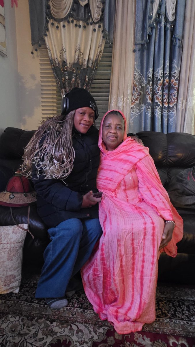 Visite de courtoisie à Madame Doussou Condé, à Manhattan. 🤝

Ce fut un moment d’échanges riches avec cette militante infatigable de la démocratie et de l’État de droit. Son engagement constant demeure une source d'inspiration majeure pour nos convictions. ⚖️✨