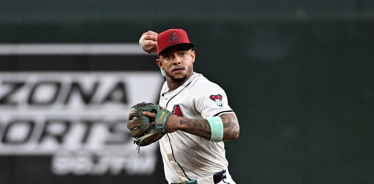 mikedeportes's tweet photo. La mejor combinación de doble play la tendrá República Dominicana entre todos los países. #GeraldoPerdomo y #KetelMarte no solo son compañeros en el mismo equipo de MLB, sino que juntos participaron en 84 dobles plays. Además, Perdomo solo se ponchó en el 11.5% de sus apariciones y recibió bases por bolas en un 13.1%, lo que significa que tomó más boletos que ponches. Ningún equipo en el mundo tendrá esta combinación ni esta química entre SS y 2B.#ClásicoMundial